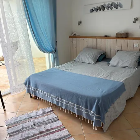 D'hotes Les Galets Bleus Bed & Breakfast