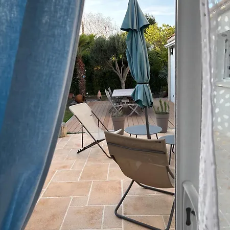D'hotes Les Galets Bleus Bed & Breakfast 3*